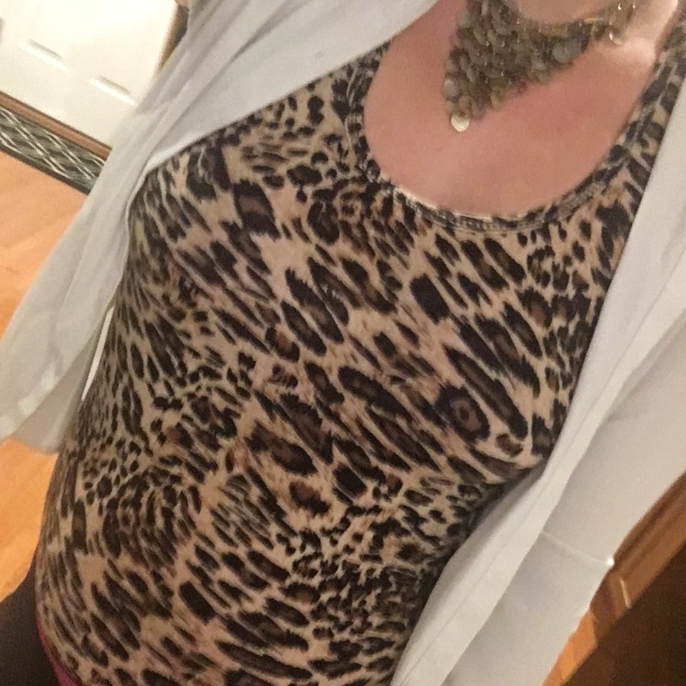 Comfy sleeveless animal print top - Picture 4 of 8